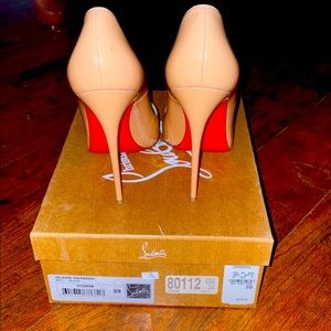 Beige Christian Louboutin So Kate. Size 39.